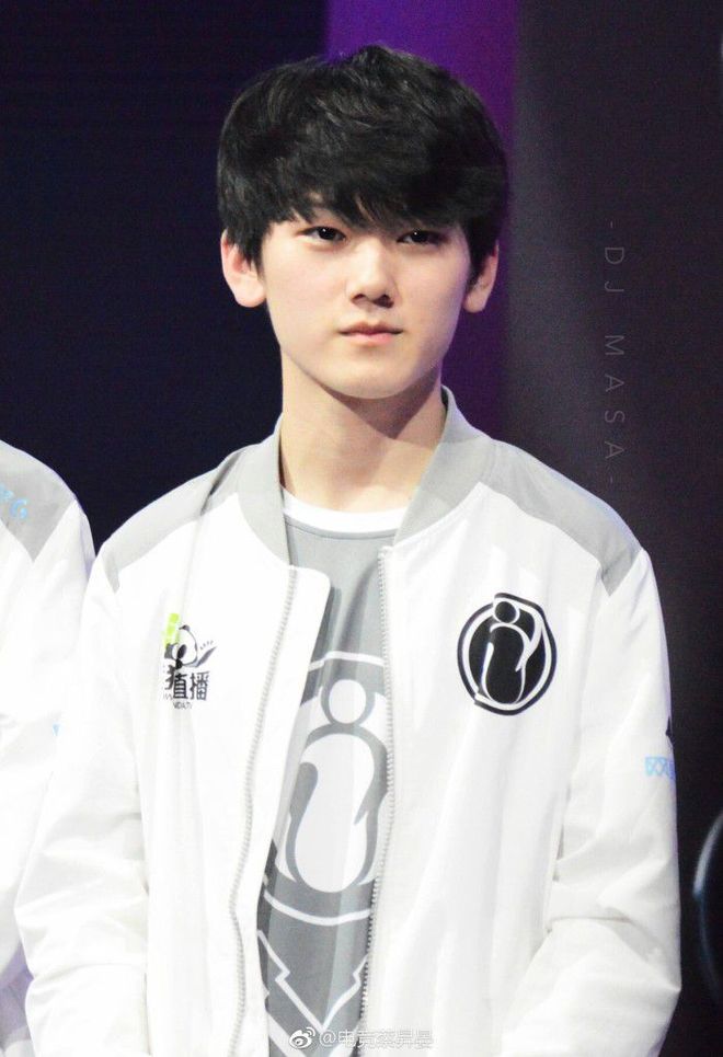 前辈们依然强大！ naiyou Viego轻松获得灵魂， Top Esports 在没有任何流血的情况下赢得了第一局。