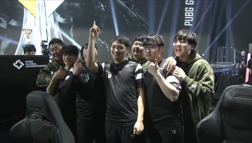 CSGO BLAST秋季赛：火力全开，小蜜蜂Vitality 2-1 击败G2