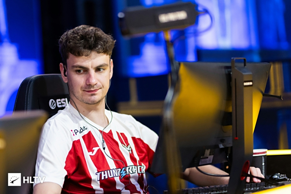 凤凰涅槃就在此时！FPX时隔581天再度晋级季后赛